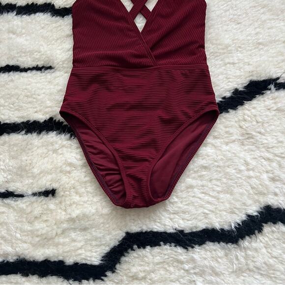 La Blanca Crimson Red Ribbed Cross Back One Piece Swimsuit - Picture 3 of 7